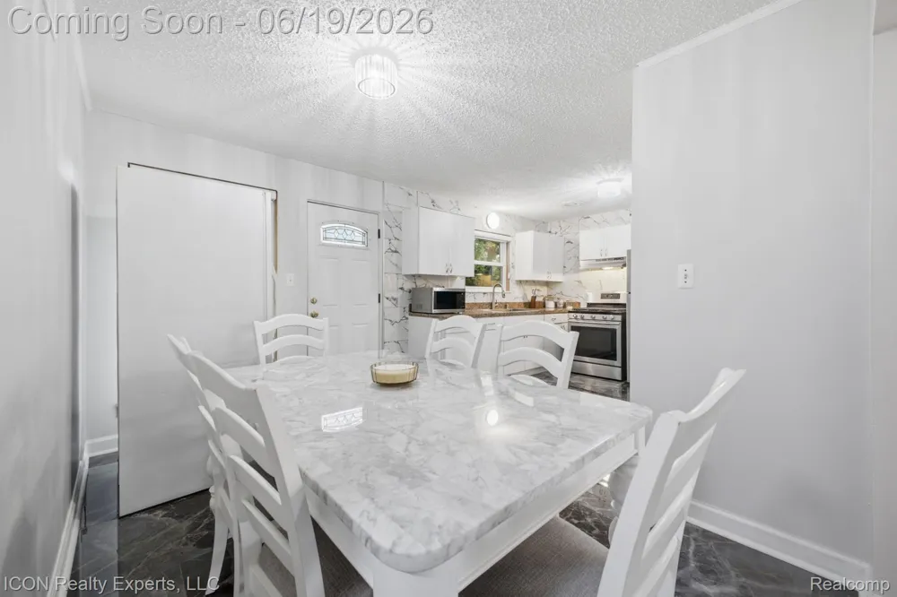 22020 Jerome Street Oak Park City, MI 48237