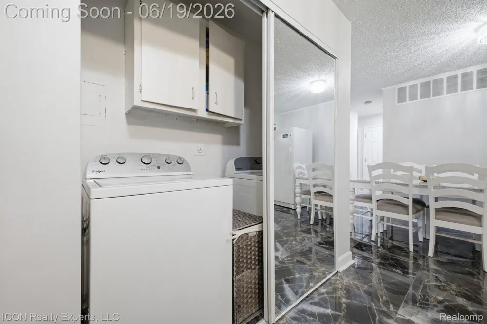 22020 Jerome Street Oak Park City, MI 48237