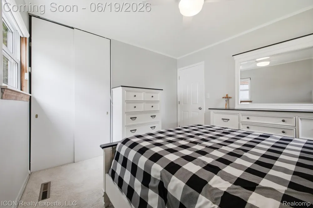 22020 Jerome Street Oak Park City, MI 48237