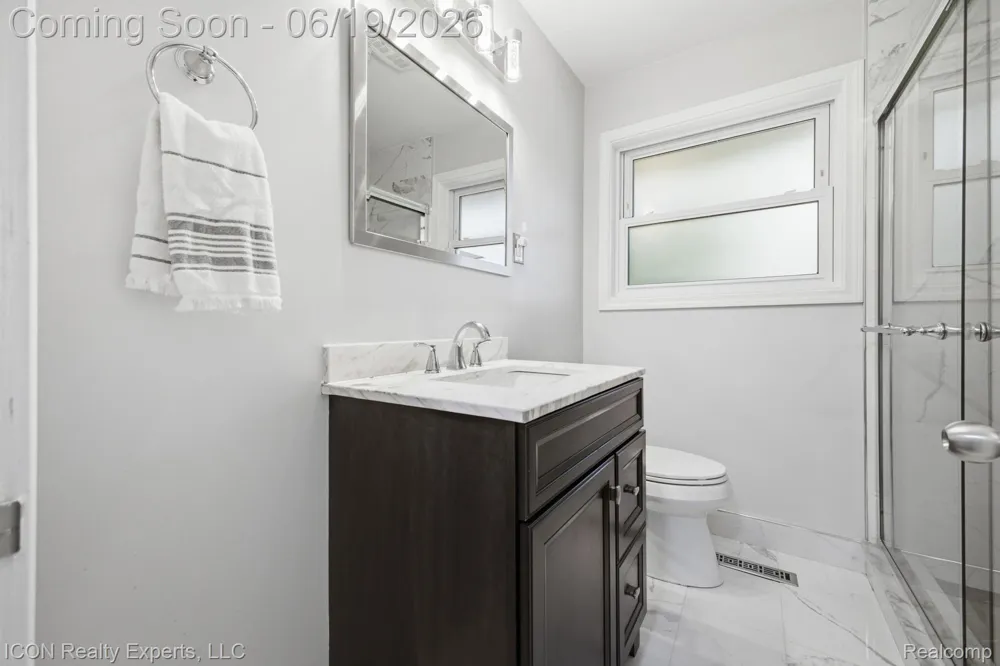 22020 Jerome Street Oak Park City, MI 48237