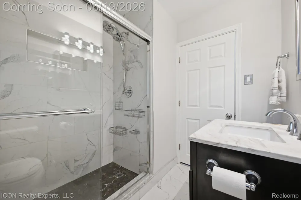 22020 Jerome Street Oak Park City, MI 48237