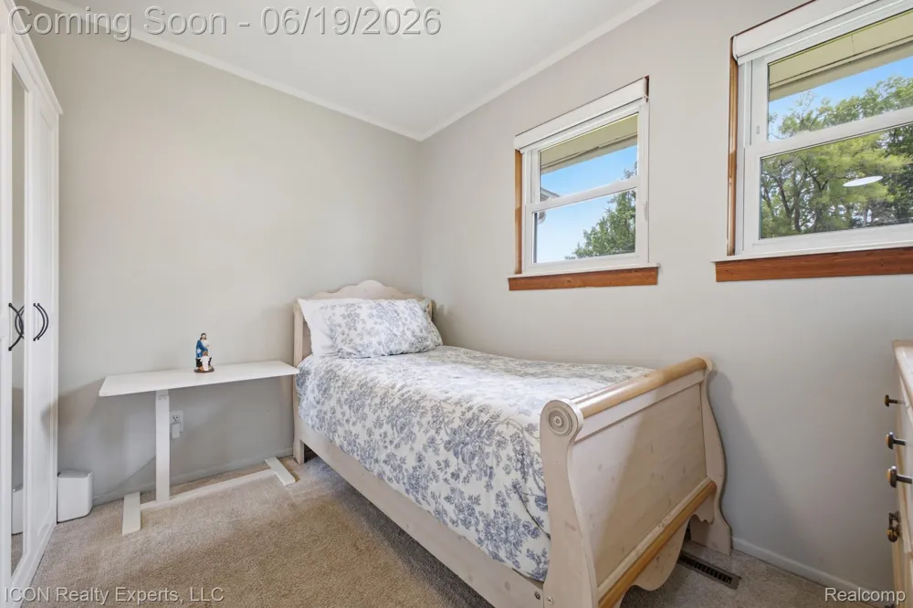 22020 Jerome Street Oak Park City, MI 48237