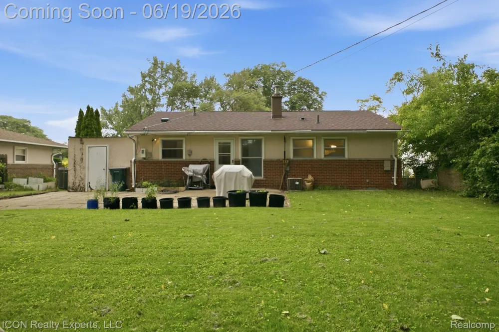22020 Jerome Street Oak Park City, MI 48237