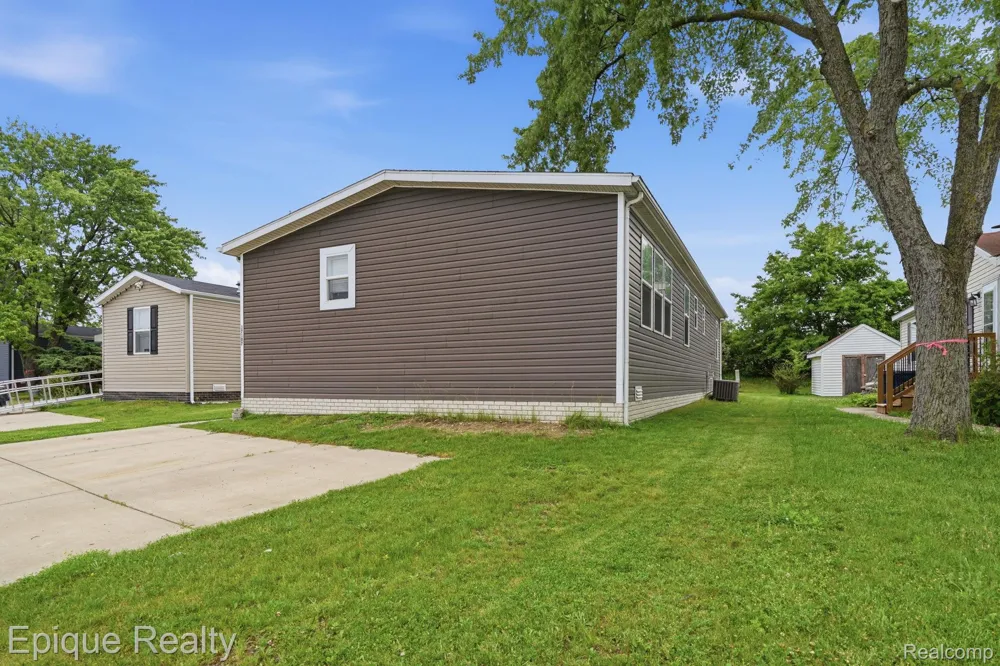 17107 Detroiter Springfield Charter Township, MI 48350