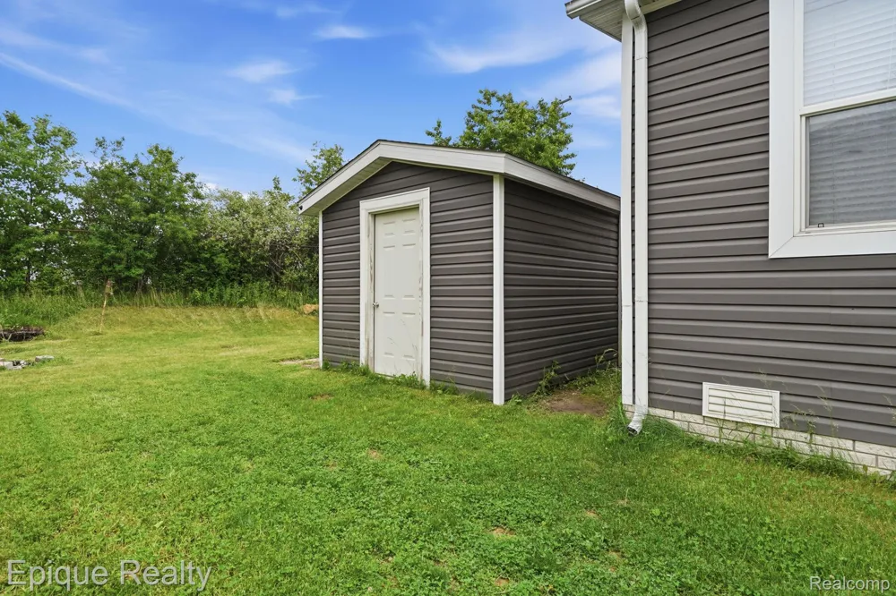 17107 Detroiter Springfield Charter Township, MI 48350