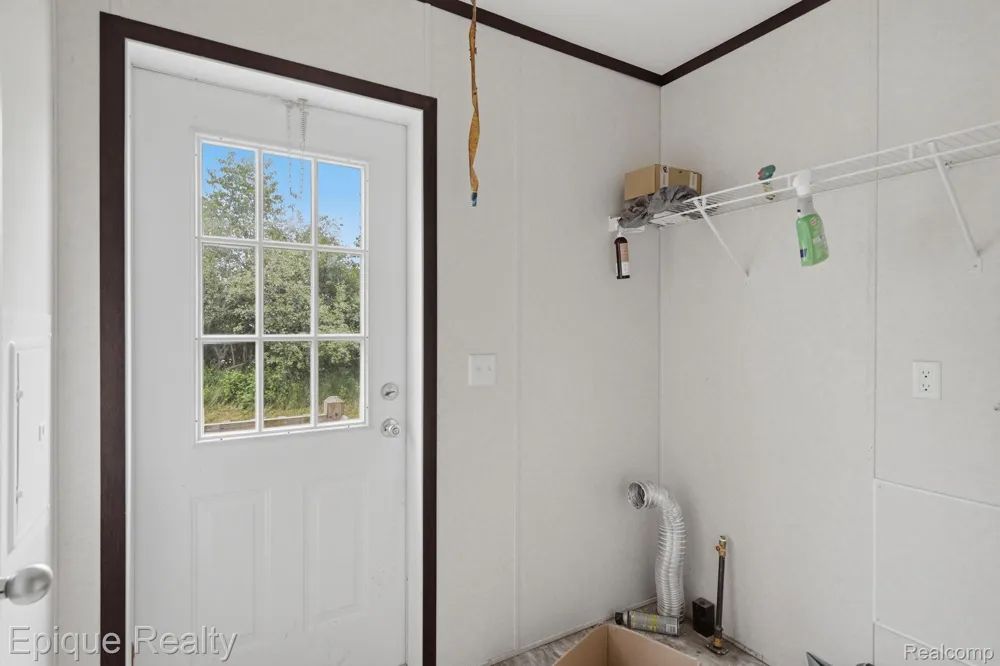 17107 Detroiter Springfield Charter Township, MI 48350