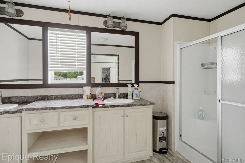 17107 Detroiter Springfield Charter Township, MI 48350