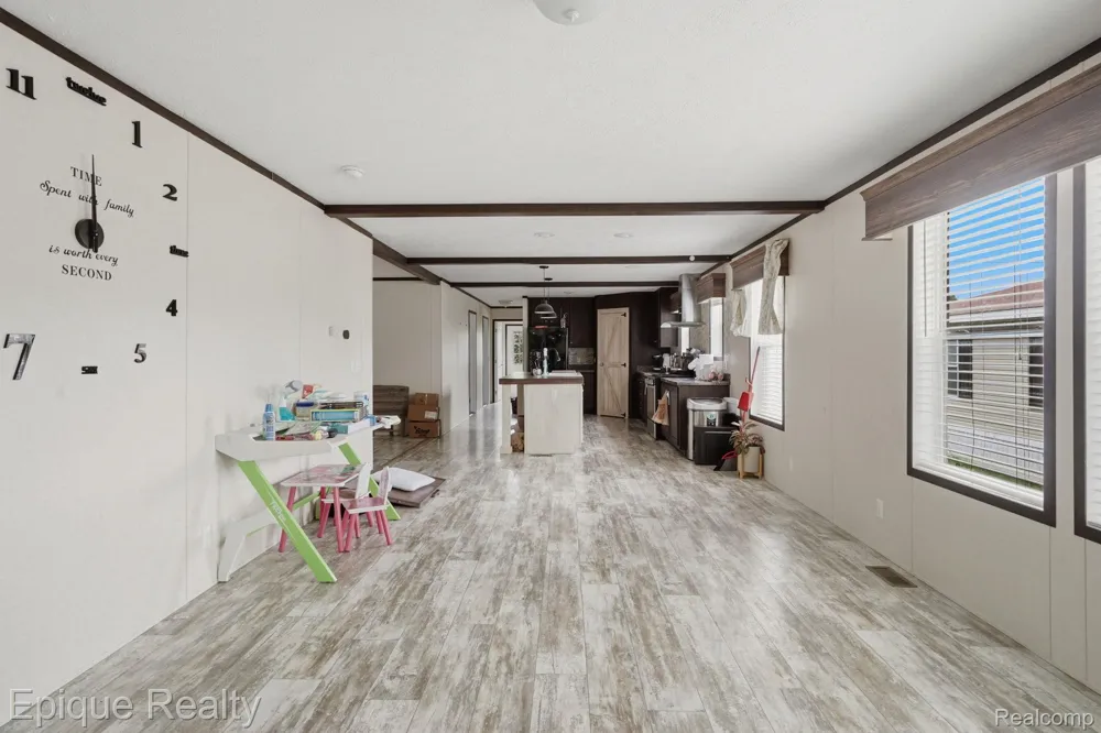 17107 Detroiter Springfield Charter Township, MI 48350