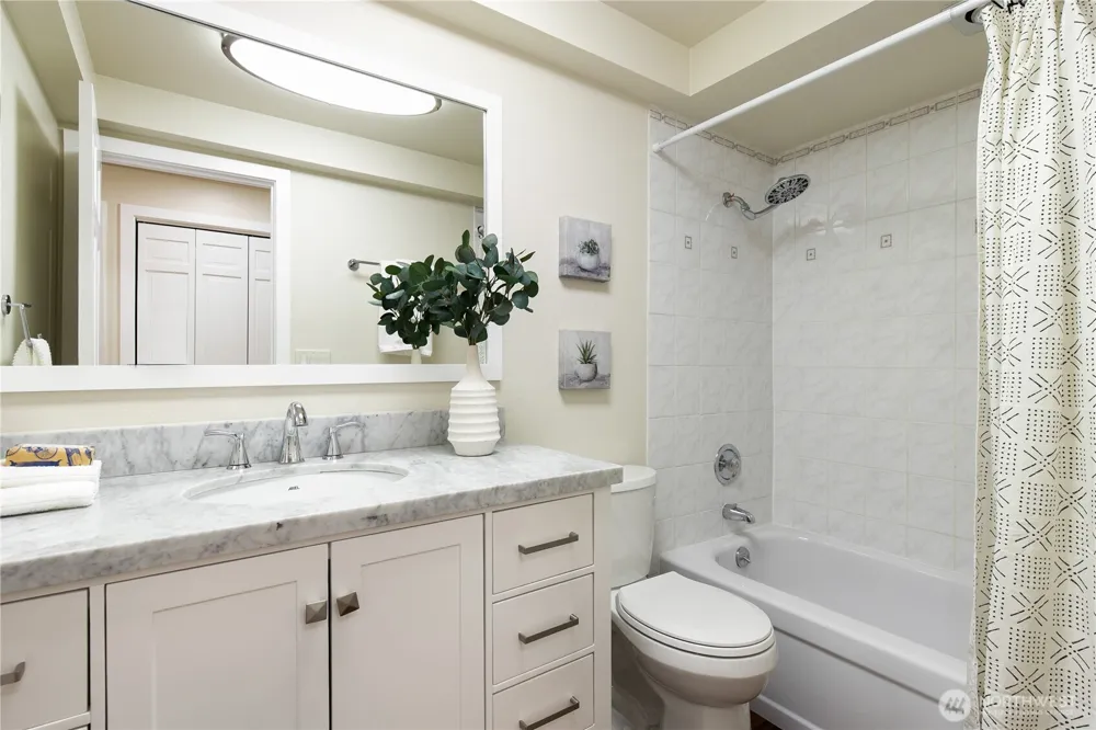 7235 87th Avenue SE Mercer Island, WA 98040