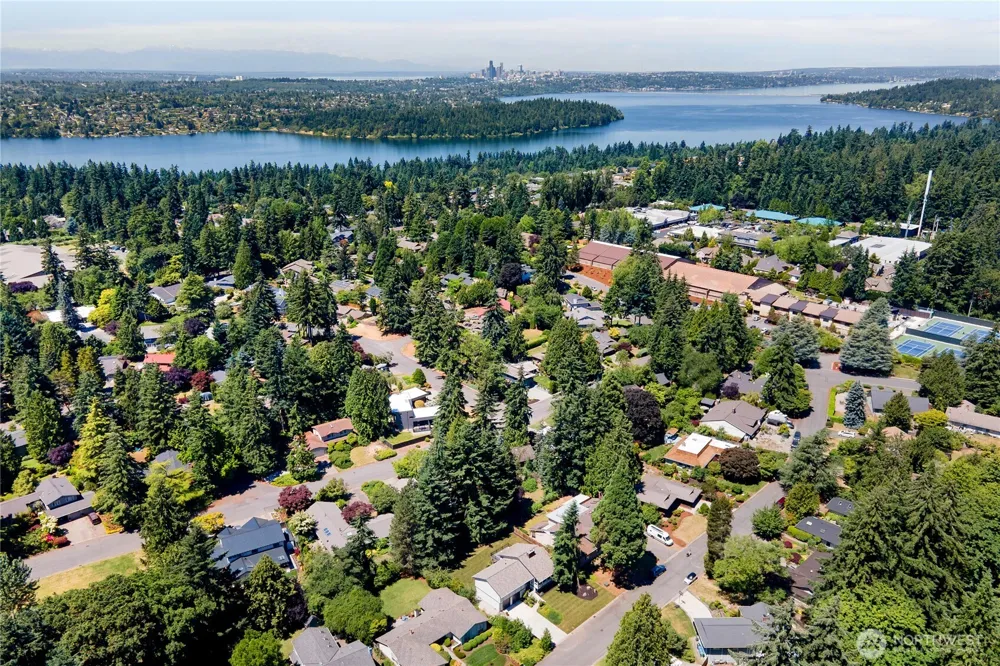 7235 87th Avenue SE Mercer Island, WA 98040