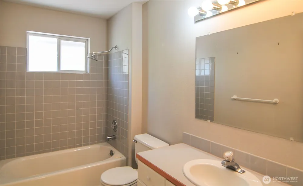 2961 Riviera Boulevard Malaga, WA 98828