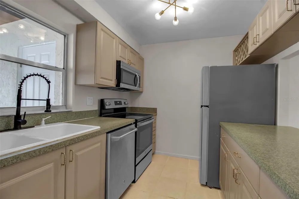 3212 RAMBLEWOOD DRIVE #3212 Sarasota, FL 34237