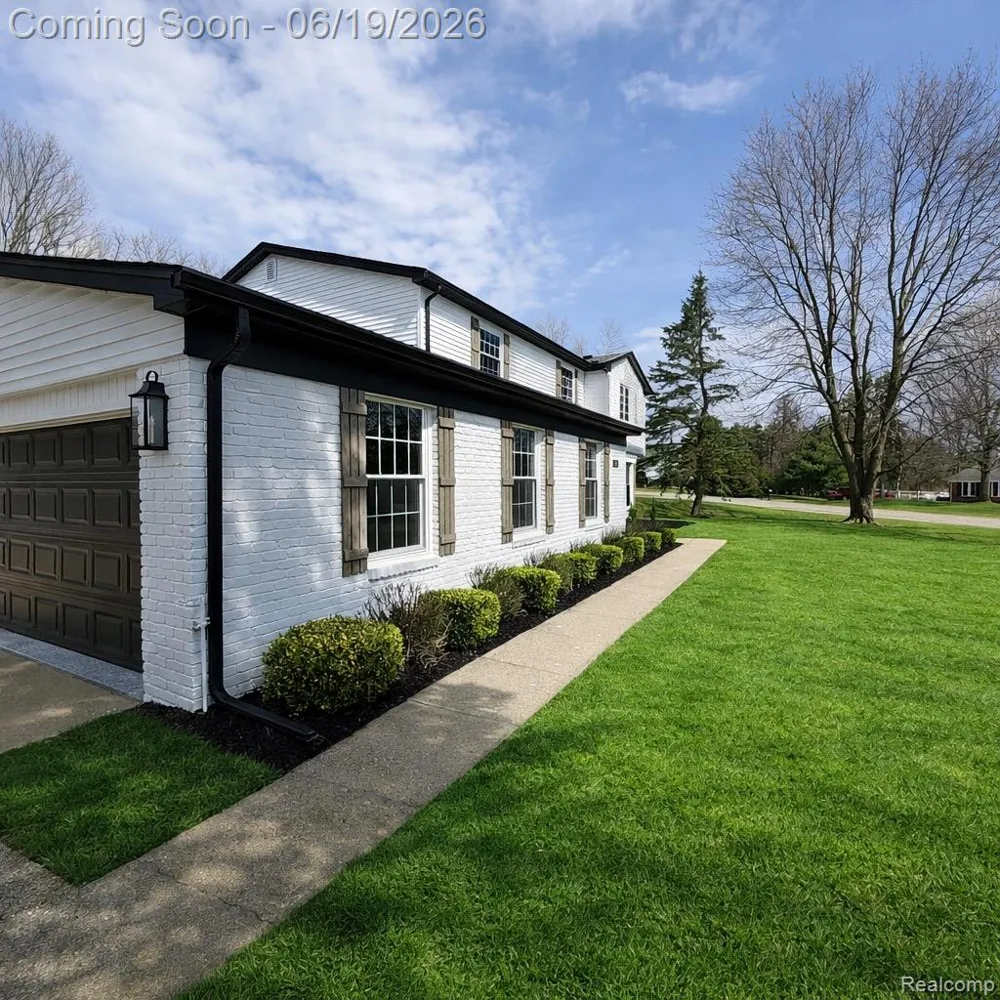 7275 Old Coach Trail Washington Township, MI 48094