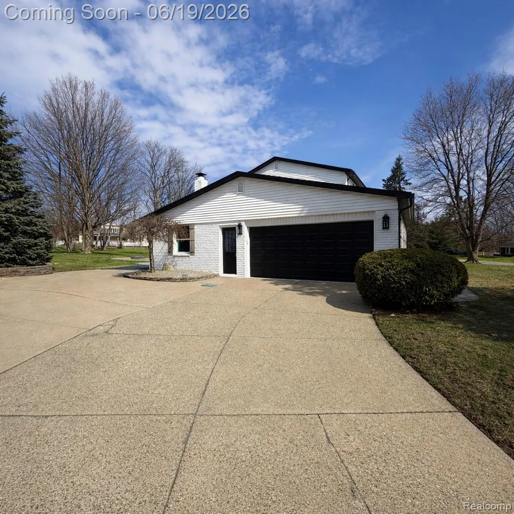 7275 Old Coach Trail Washington Township, MI 48094