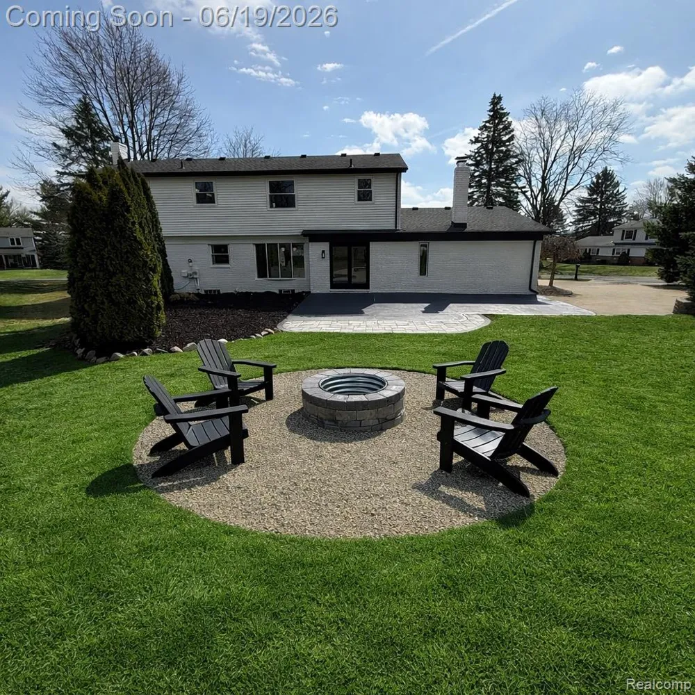 7275 Old Coach Trail Washington Township, MI 48094
