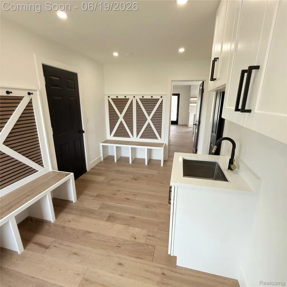 7275 Old Coach Trail Washington Township, MI 48094