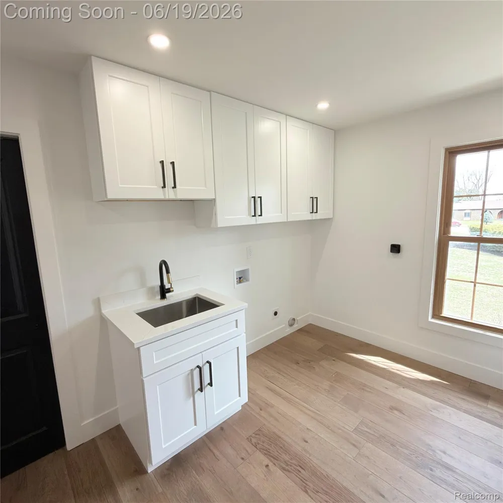 7275 Old Coach Trail Washington Township, MI 48094