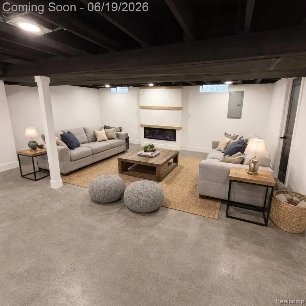 7275 Old Coach Trail Washington Township, MI 48094