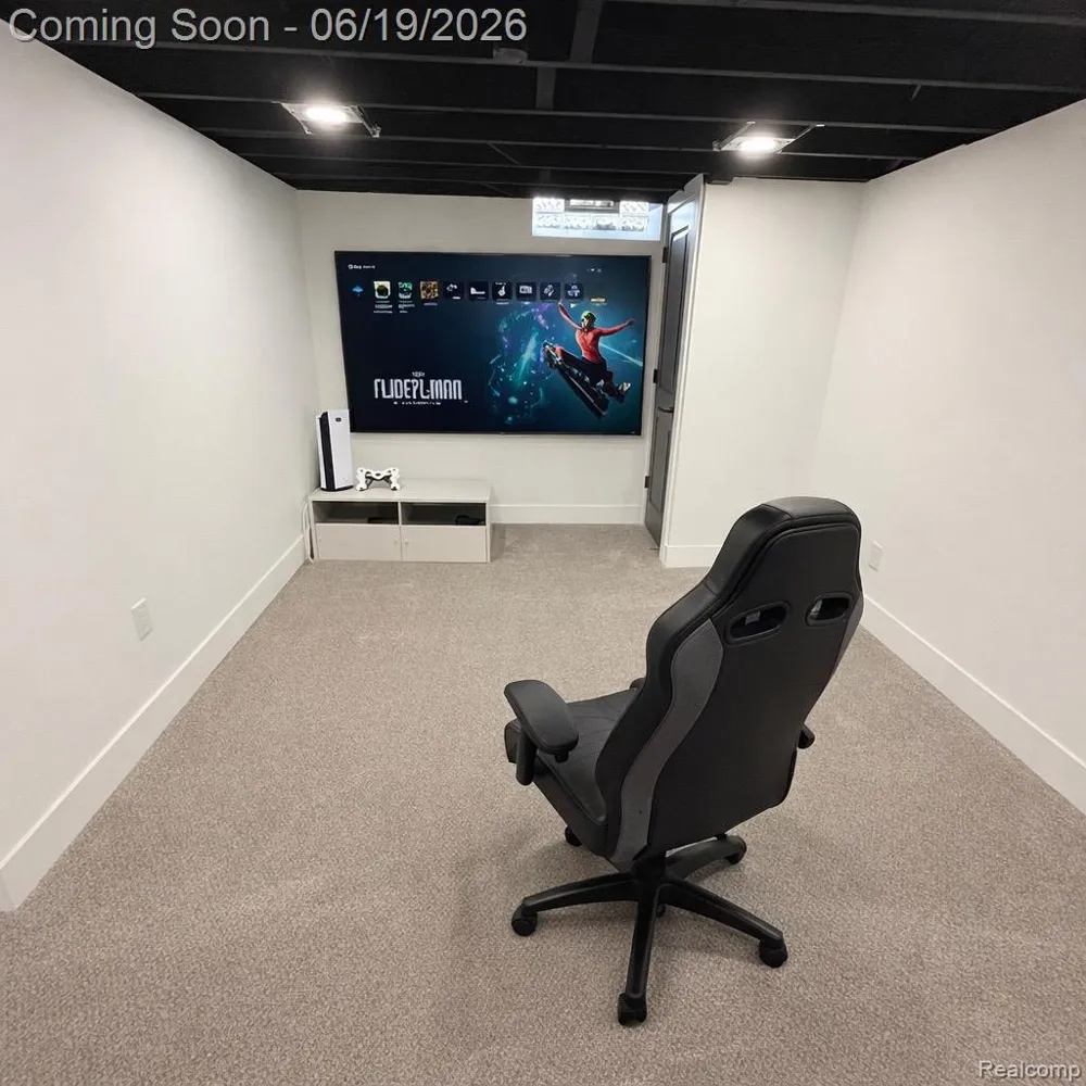 7275 Old Coach Trail Washington Township, MI 48094