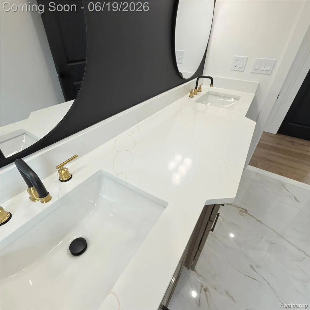 7275 Old Coach Trail Washington Township, MI 48094