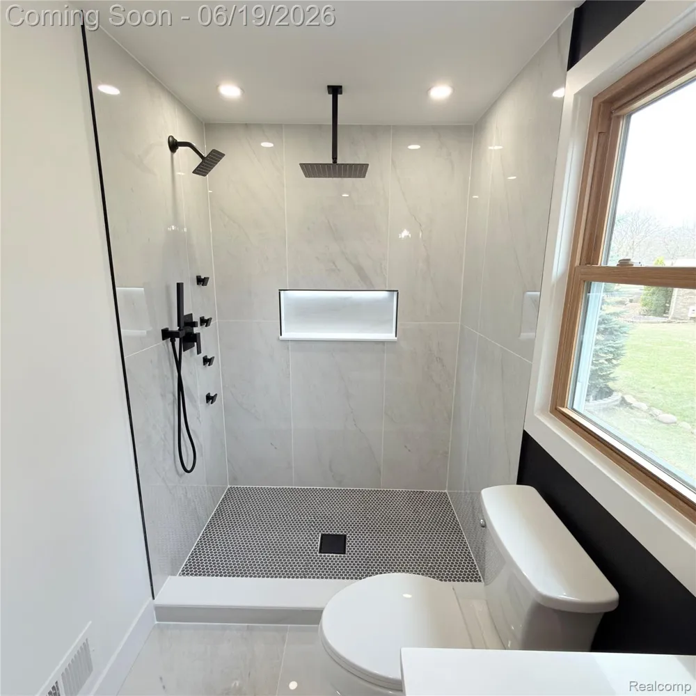 7275 Old Coach Trail Washington Township, MI 48094