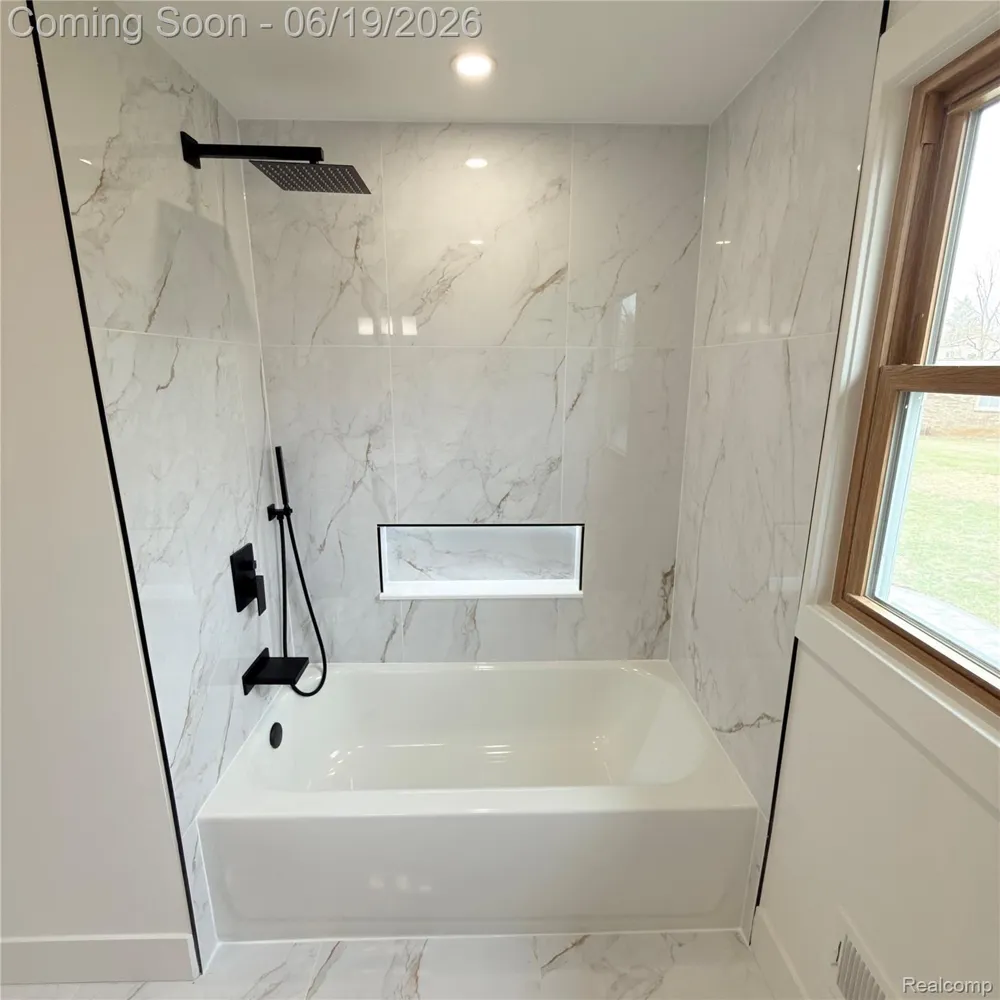 7275 Old Coach Trail Washington Township, MI 48094