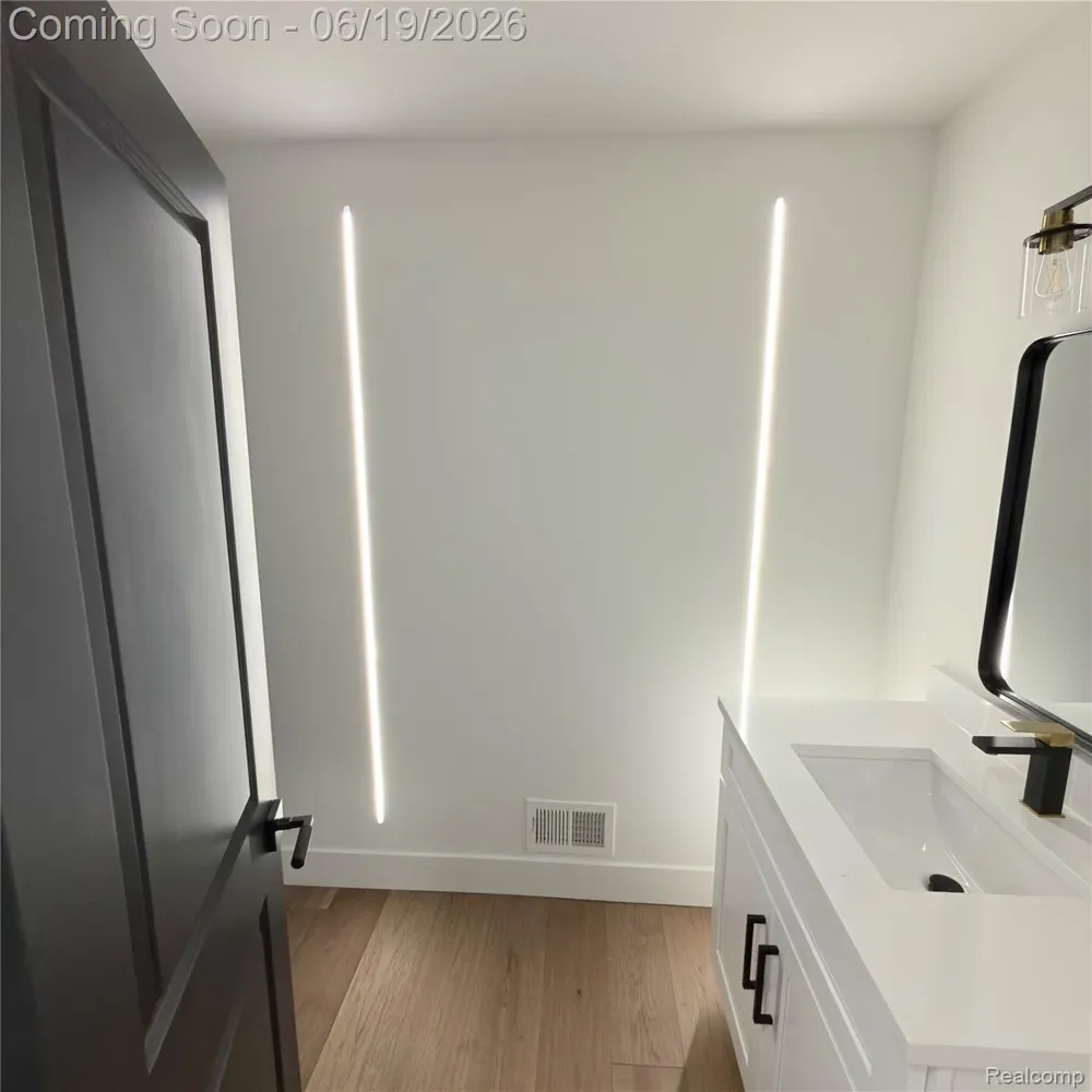 7275 Old Coach Trail Washington Township, MI 48094
