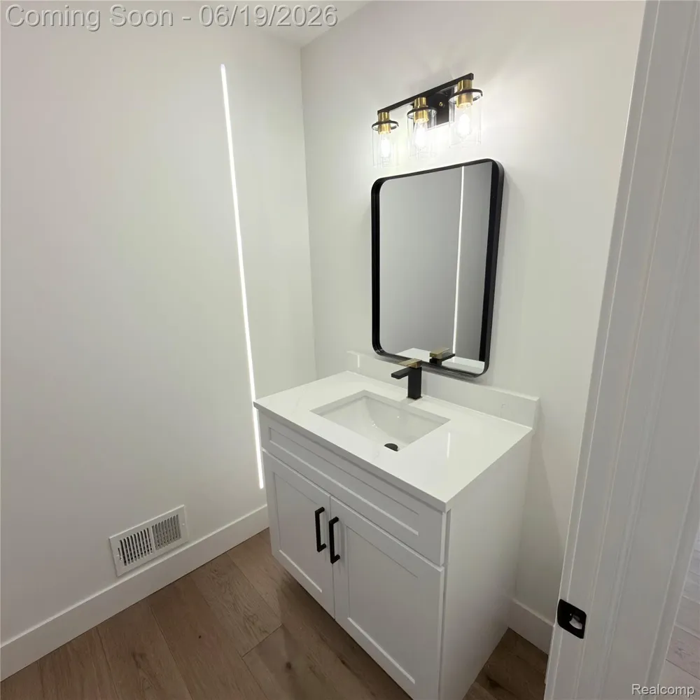 7275 Old Coach Trail Washington Township, MI 48094