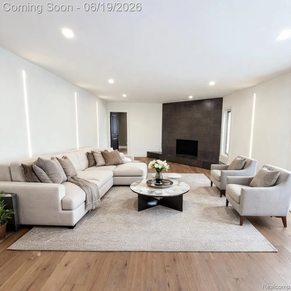 7275 Old Coach Trail Washington Township, MI 48094