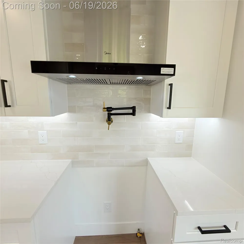 7275 Old Coach Trail Washington Township, MI 48094