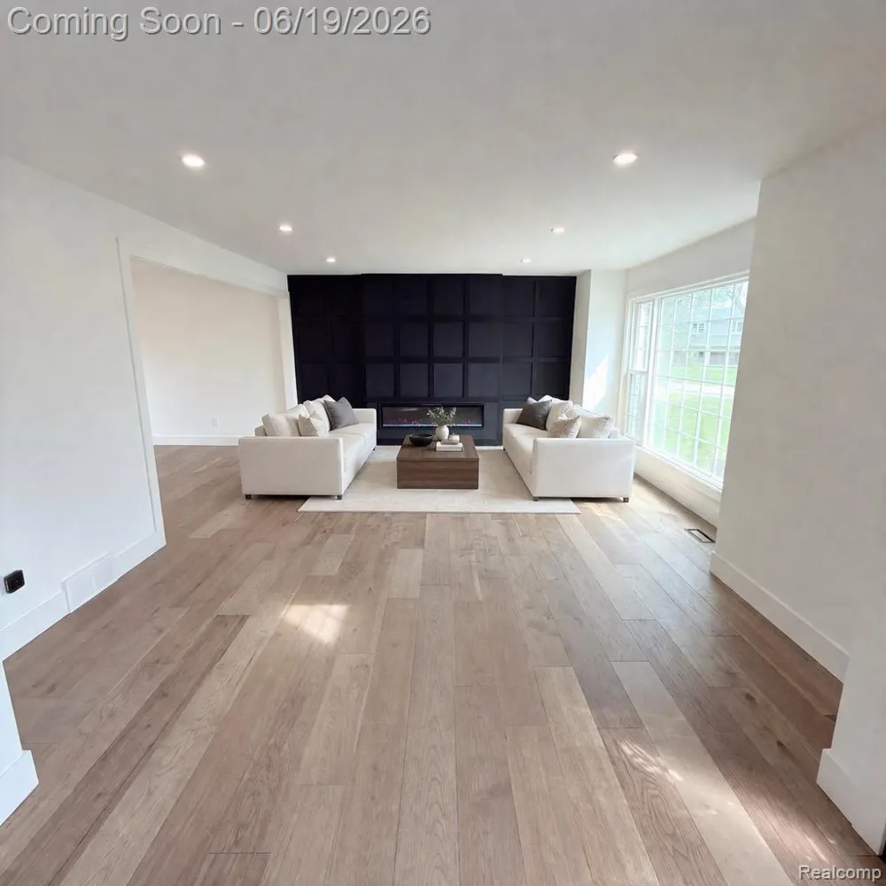 7275 Old Coach Trail Washington Township, MI 48094