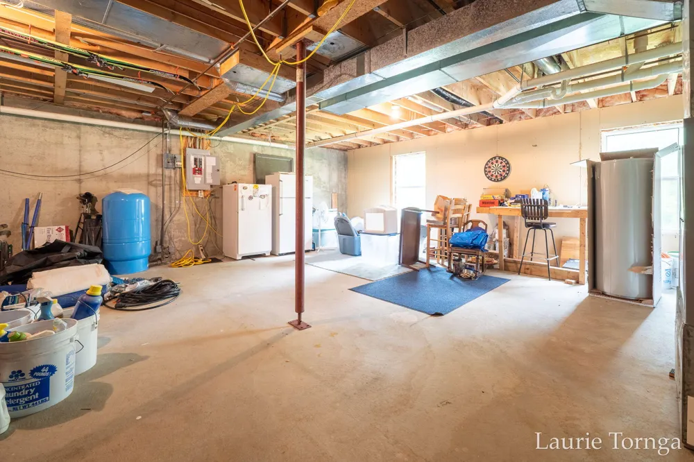 2670 Grand River Drive NE Ada Township, MI 49525