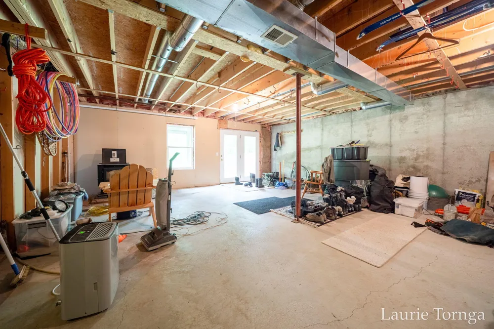 2670 Grand River Drive NE Ada Township, MI 49525