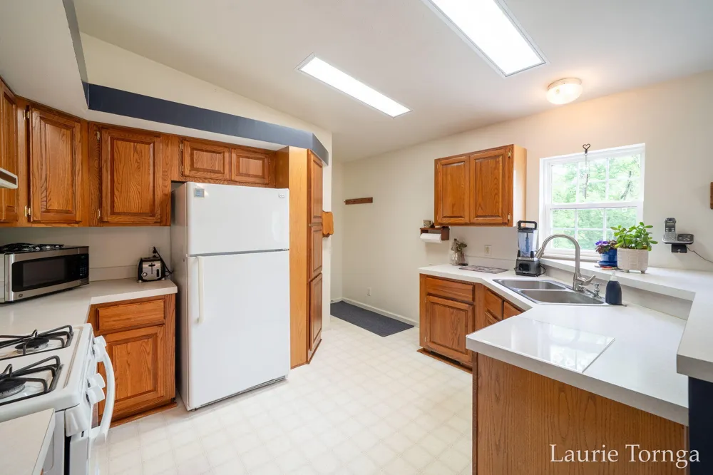 2670 Grand River Drive NE Ada Township, MI 49525