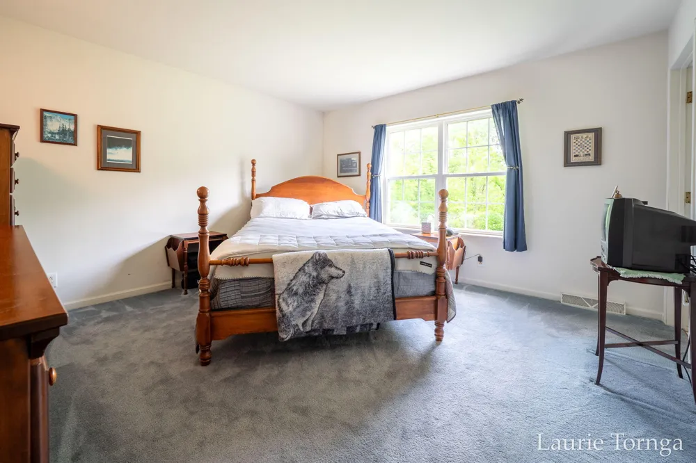 2670 Grand River Drive NE Ada Township, MI 49525