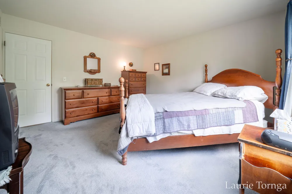 2670 Grand River Drive NE Ada Township, MI 49525