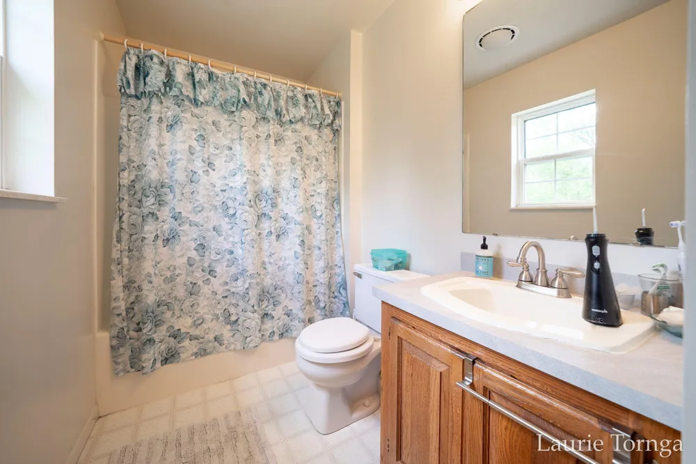 2670 Grand River Drive NE Ada Township, MI 49525