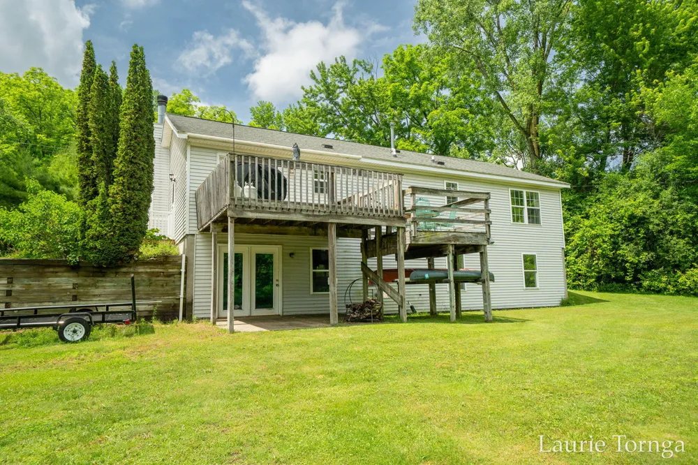 2670 Grand River Drive NE Ada Township, MI 49525