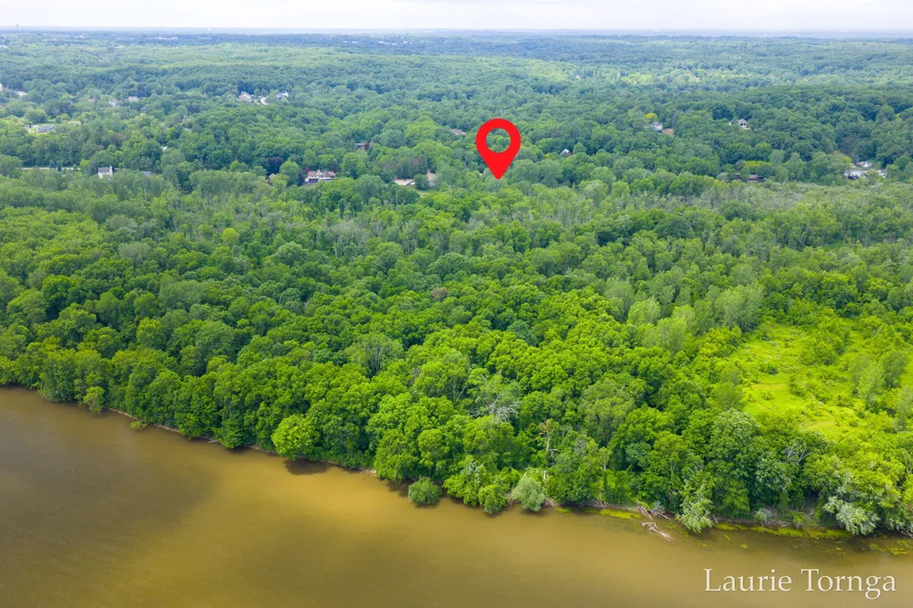 2670 Grand River Drive NE Ada Township, MI 49525