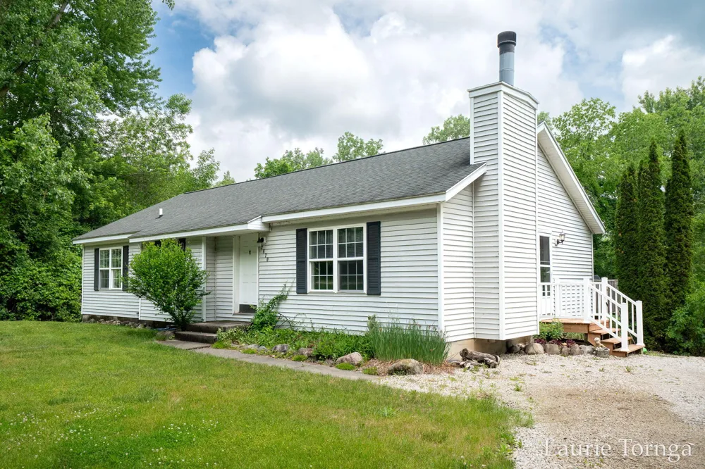 2670 Grand River Drive NE Ada Township, MI 49525