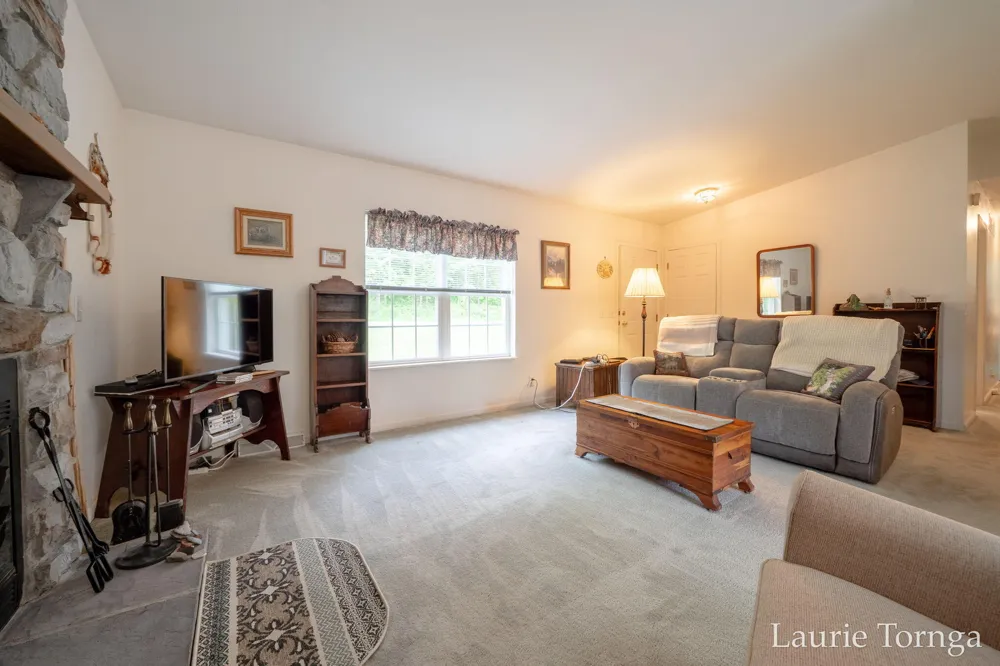 2670 Grand River Drive NE Ada Township, MI 49525