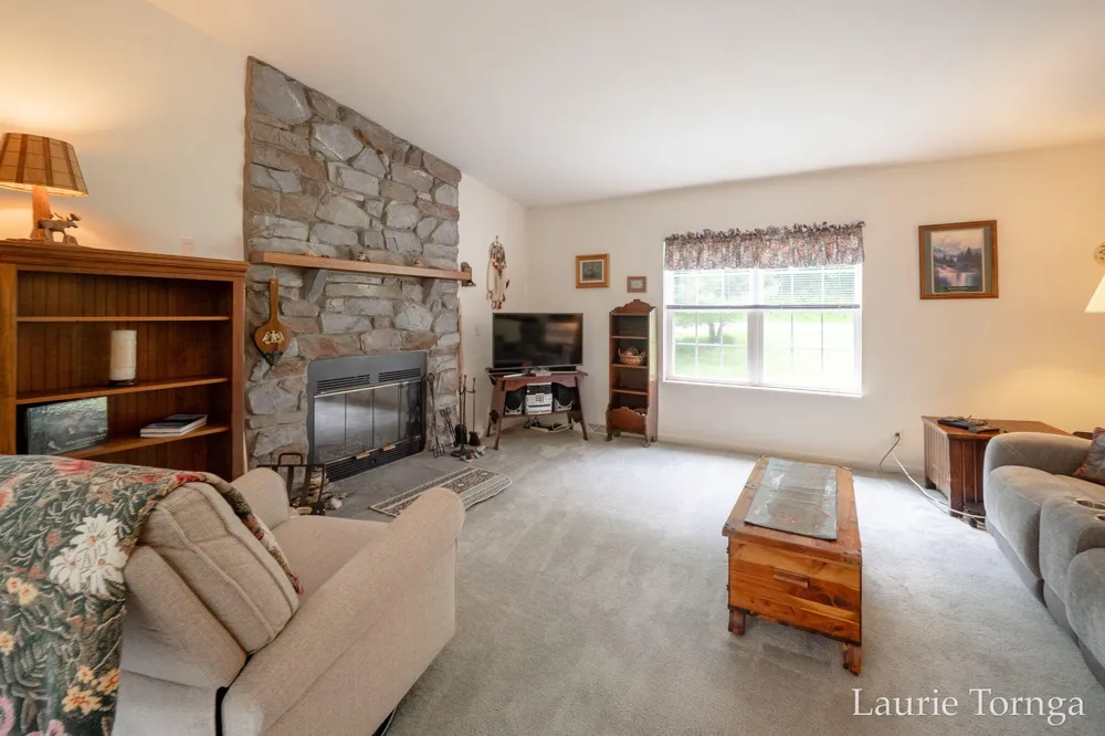 2670 Grand River Drive NE Ada Township, MI 49525