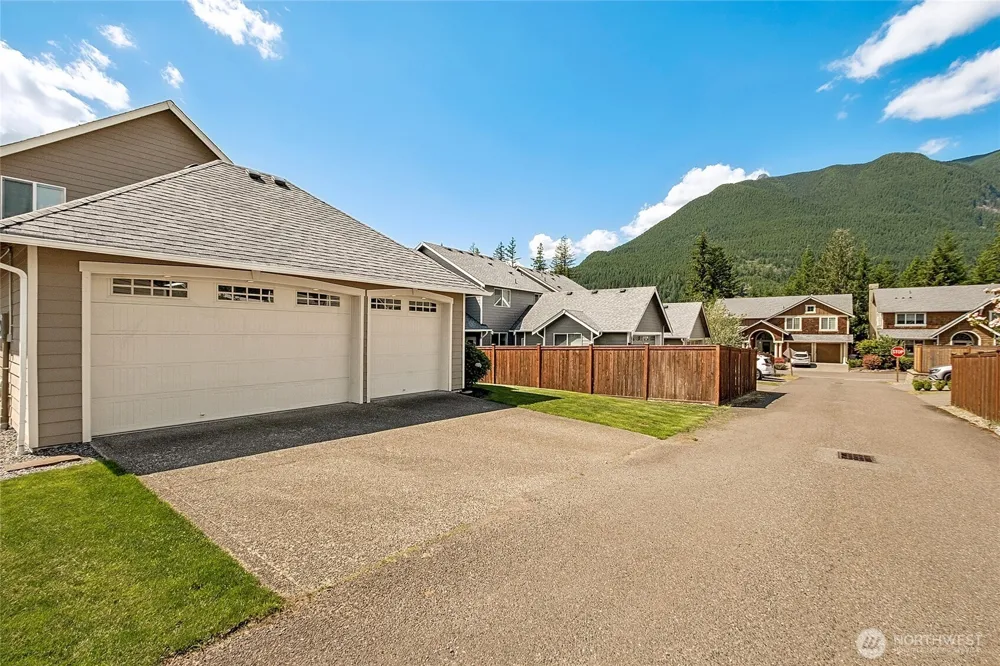 1670 Eagles Nest Place SE North Bend, WA 98045