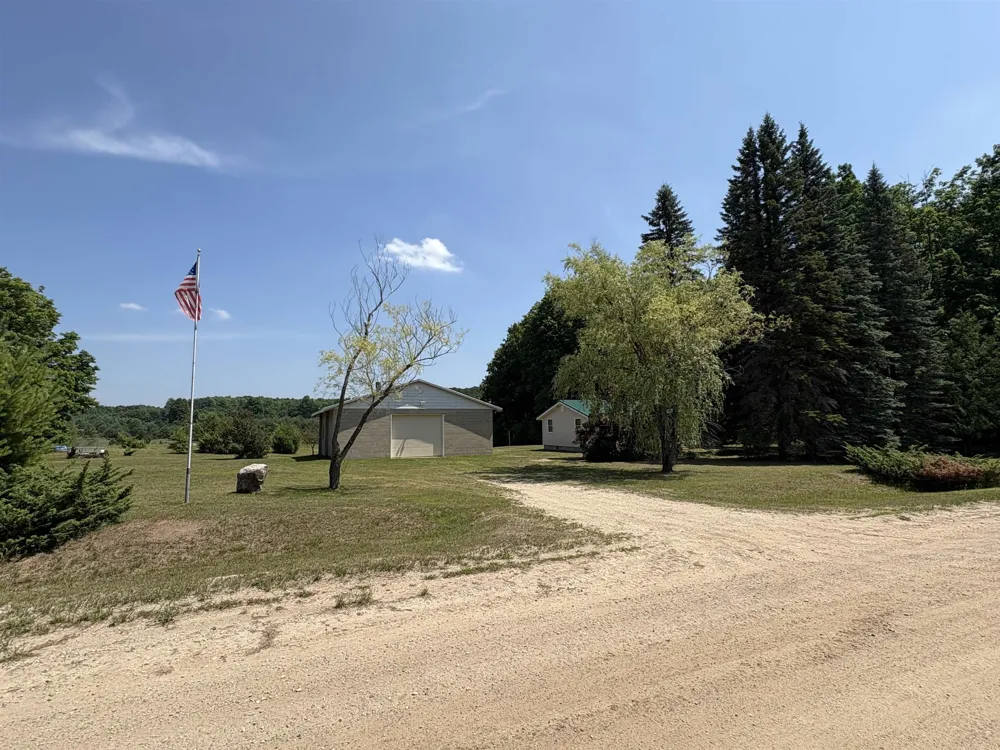 8655 SE Campbell Road Garfield Township, MI 49633