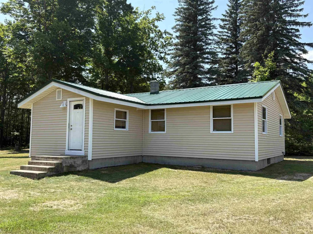8655 SE Campbell Road Garfield Township, MI 49633