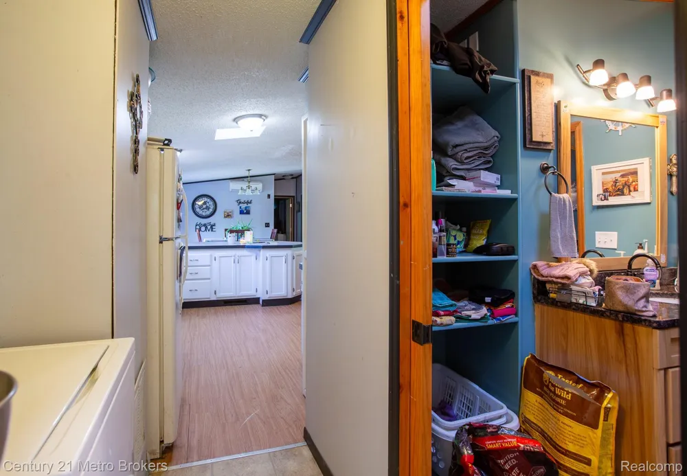6100 Otis Lake Road Hope Township, MI 49046