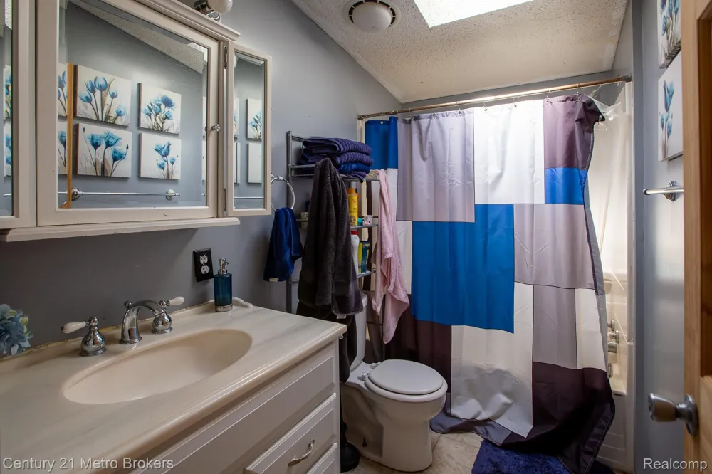 6100 Otis Lake Road Hope Township, MI 49046