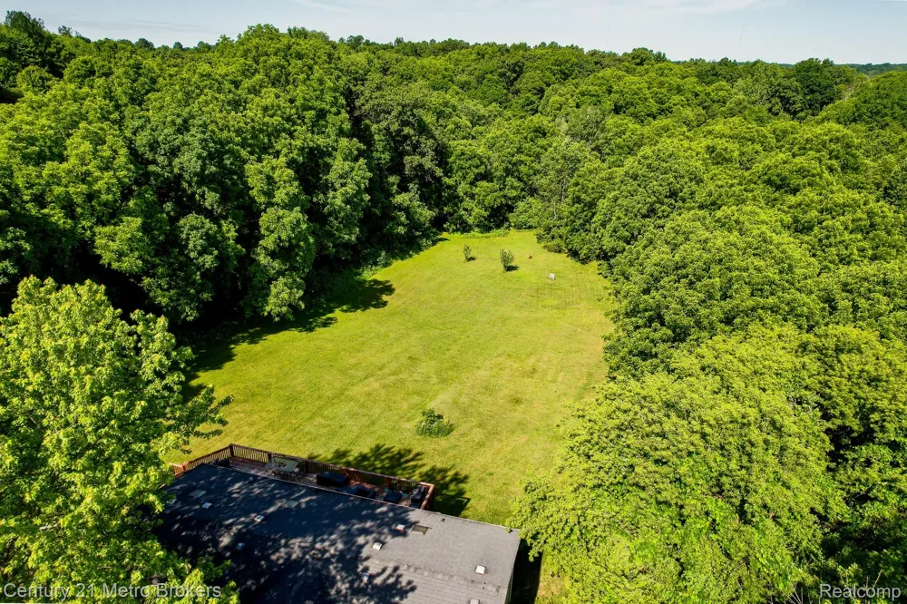 6100 Otis Lake Road Hope Township, MI 49046