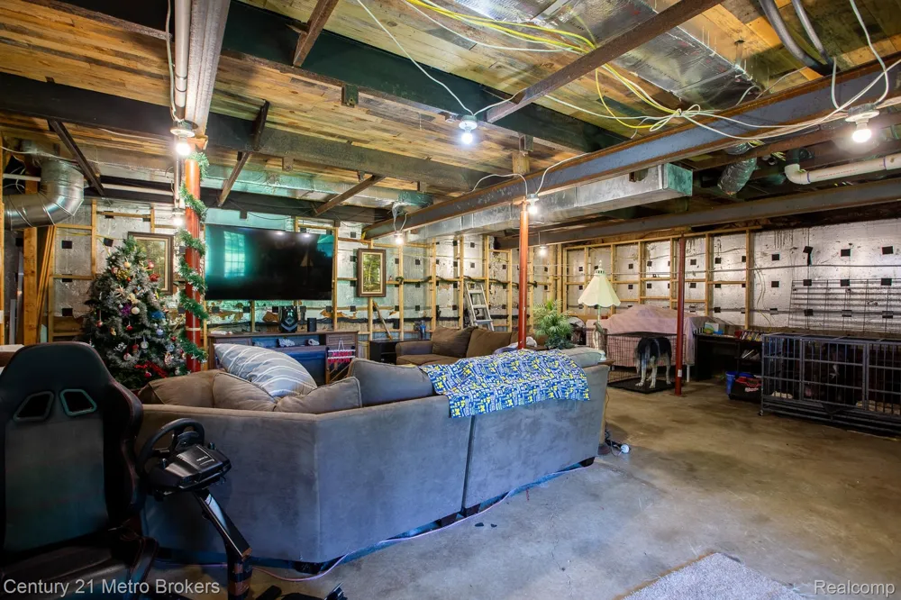 6100 Otis Lake Road Hope Township, MI 49046