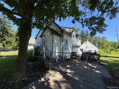 818 Loa Street